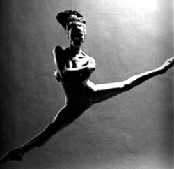 Grand Jete b&w Joe Lambie.JPG (53394 bytes)